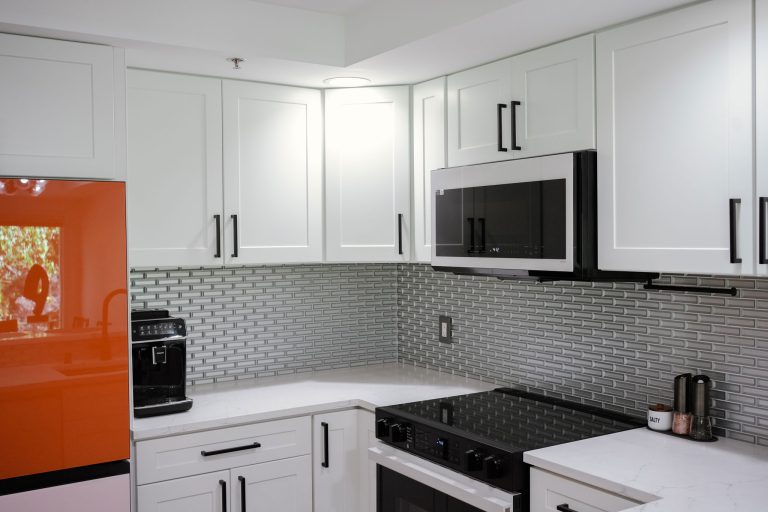 low cost dove white rta shaker cabinets